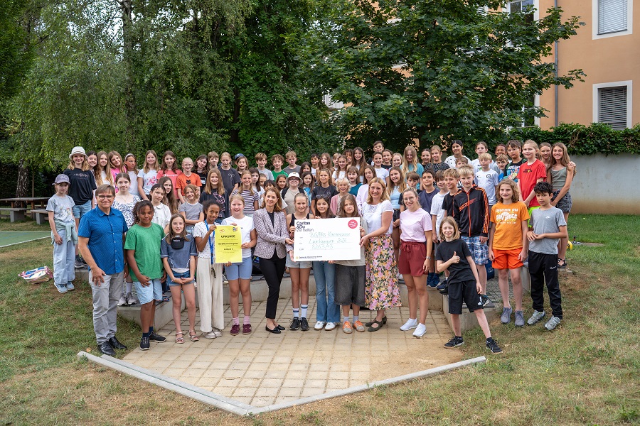 08072026_spendenuebergabelaufwunderkirchengasse_c_caritas_streif_15